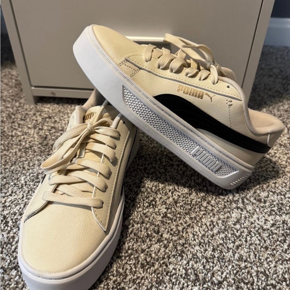 PUMA Women's Beige and Black Sneakers